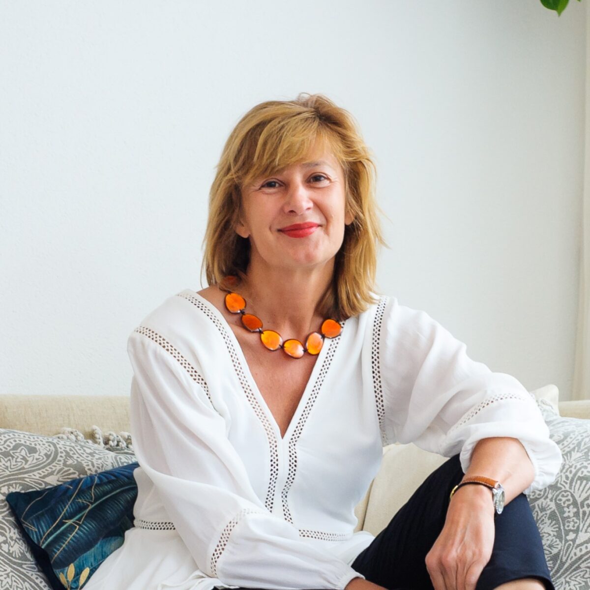 Darina Veen relaxed in her living room