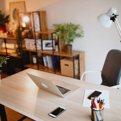 home-office-personal-items-organized